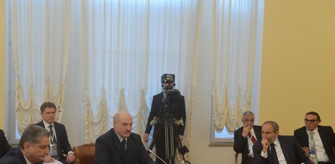 Lukaşenko Aİİ-də “proteksionizm” əleyhinə çıxış edib